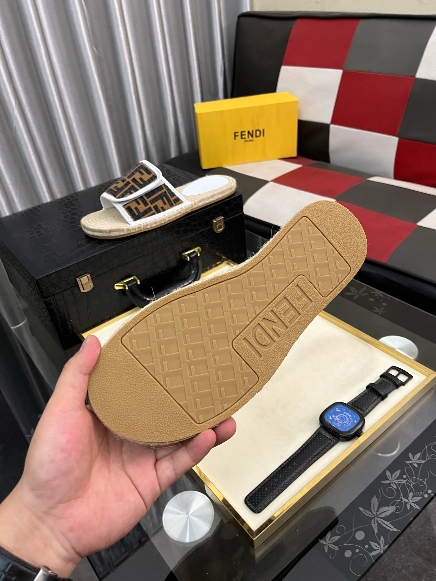 Men's shoes💰320⌚️⌚️[FENDI~Fendi slippers] High-end men's shoes brand official website 1:1 latest masterpiece: original mold customization, fabrics made of imported original materials, upgraded outsole, lighter, top quality in the market, simple and tasteful, a must-have for fashionistas, fashion is at your feet, full of confidence, the same style at the counter👍The season of summer slippers is here. Yardage: 38-44. Can be customized45.46.47